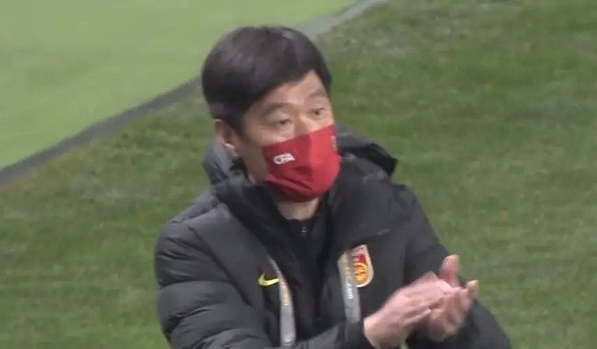佛罗伦萨连续进攻最终击中横梁弹出第82分钟，帕特里西奥再次扑救化险为夷下半场补时7分钟。